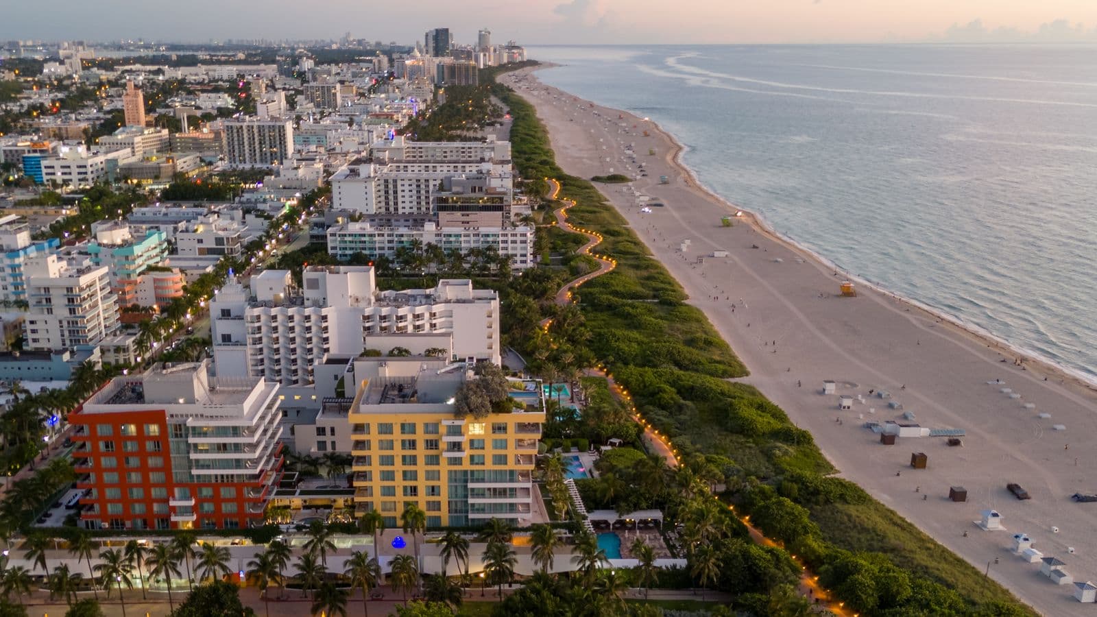 Vista aérea de South Beach, Miami, junto al mar